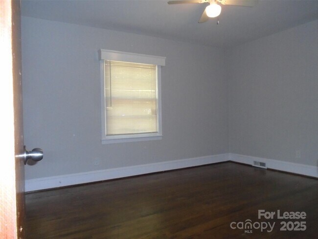 Foto del edificio - 3623 Eastway Dr
