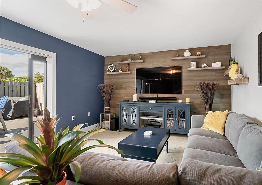 Foto principal - 445 E Waverly Pl