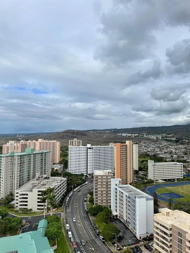 Photo - High-Floor Studio Featuring Full Kitchen, Parking & Brilliant Views at The Five Regents Apartment