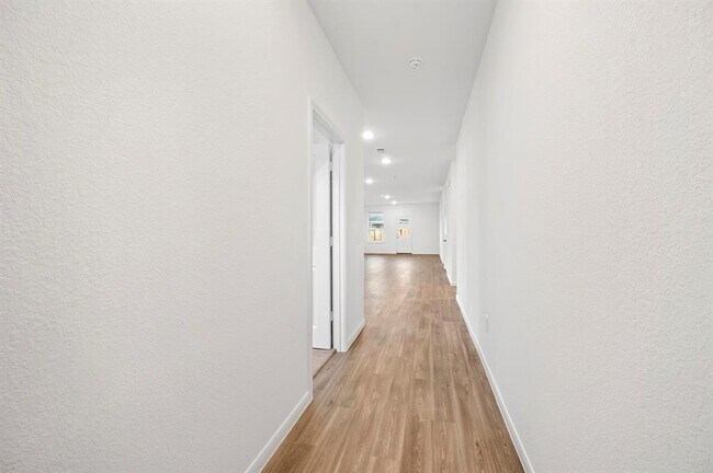 Building Photo - 1316 Ventura Crk Dr