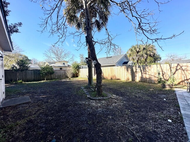 Building Photo - Adorable Home in Heart of Avondale.