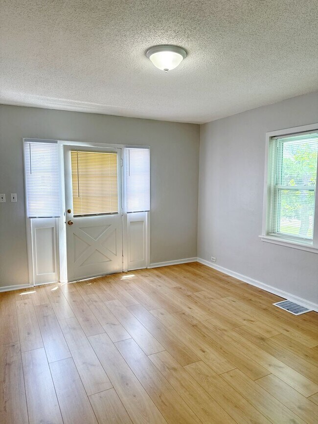 Foto del edificio - Move in Ready...917 Grand Ave, Madison, IL...