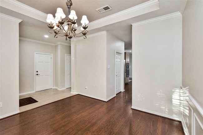 Foto del edificio - 1506 Forest Home Dr