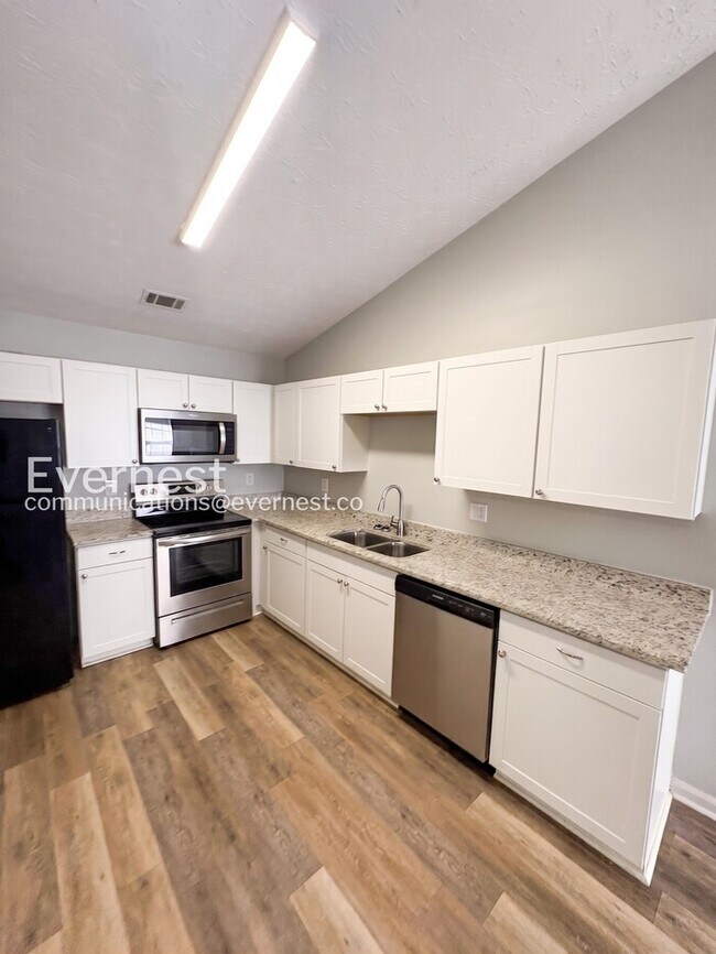 Foto del edificio - 1230 Creek View Ct