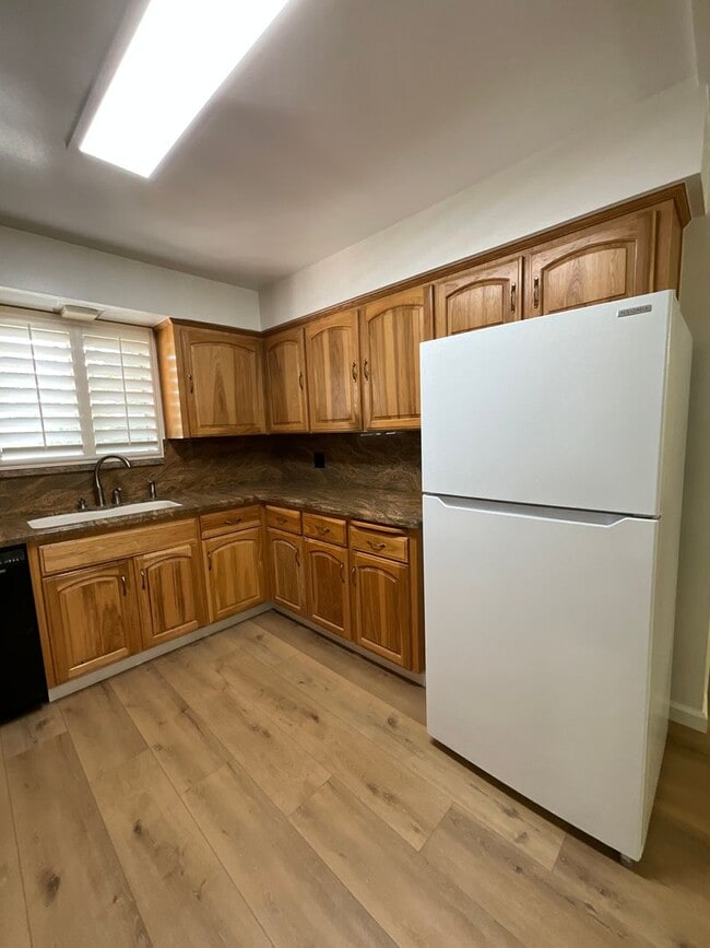 Building Photo - Beautiful Home in Established Fresno Neigh...