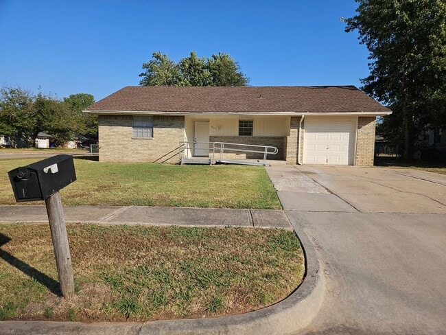 Photo - (4) Bed/(2) Bath New Flooring and Fresh Paint Avail NOW! House