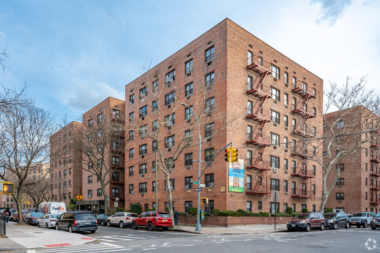 Primary Photo - 9904 57th Ave