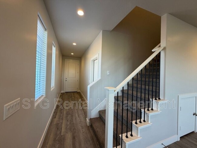 Building Photo - 1010 S 4380 W