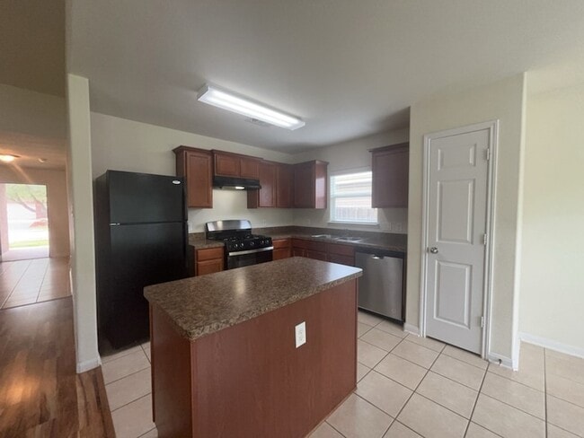 Foto del edificio - 10009 Iron Ridge Dr