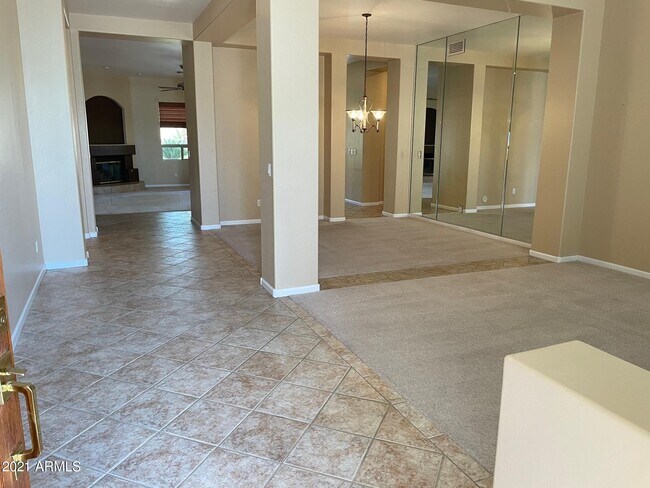 Foto del edificio - 2462 E San Tan St