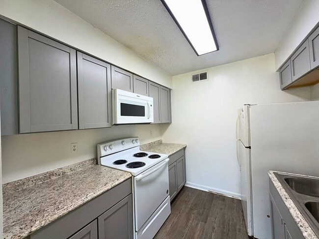 Building Photo - 2613 Amherst Ct