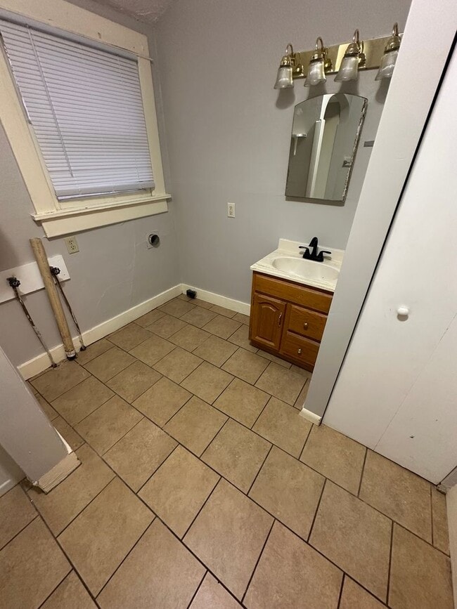 Foto del edificio - 3 Bedroom, 1 Bathroom House