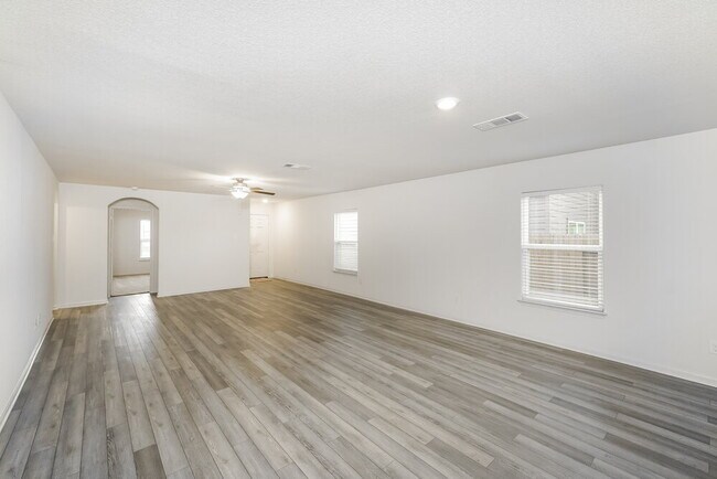 Building Photo - 18625 Allen Welch Dr