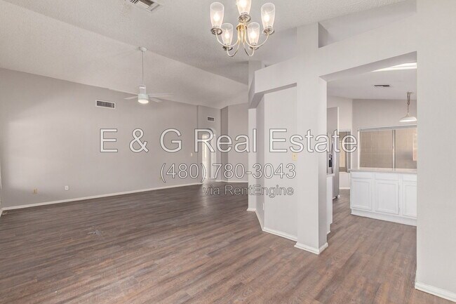 Foto del edificio - 8651 N 107th Dr