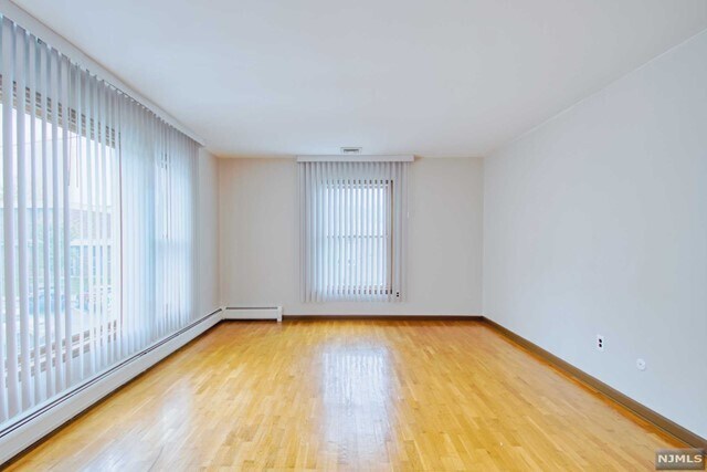 Foto del edificio - 44 Newcomb Rd