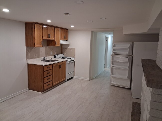 Building Photo - 2 Bedroom Apartment in Bloordale