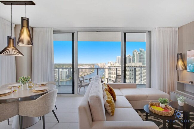 Building Photo - 4010 S Ocean Dr