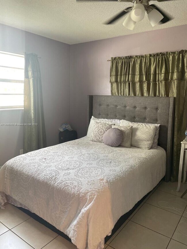 Foto del edificio - 4341 NW 16th St