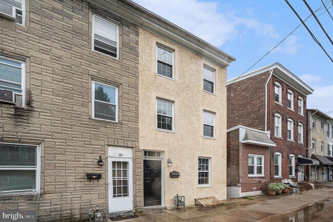 Foto del edificio - 363 Spring Mill Ave