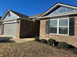 Building Photo - 312 Center Field Dr