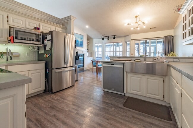 Great space for entertaining - 2780 E Hardy Ln