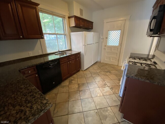 Foto del edificio - 7 br, 3 bath House - 945 Greenwood Ave