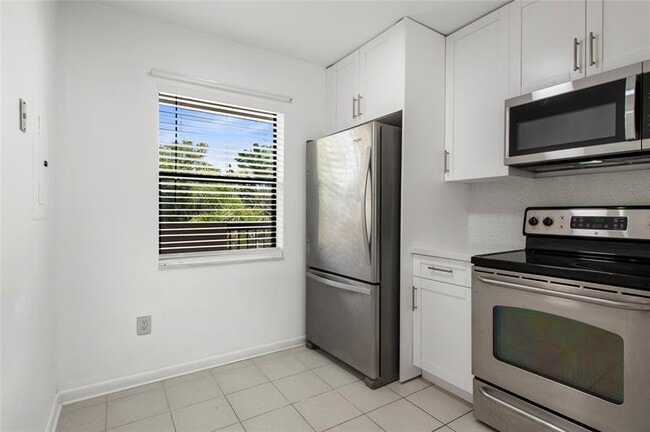 Building Photo - 2900 NW 42nd Ave