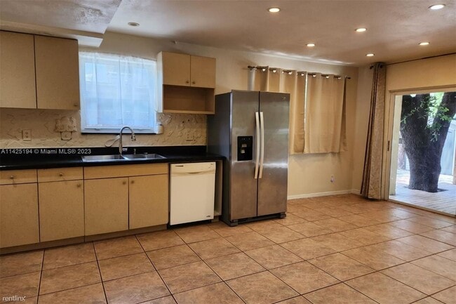 Building Photo - 3 br, 2.5 bath House - 5430 SW 43rd Ter