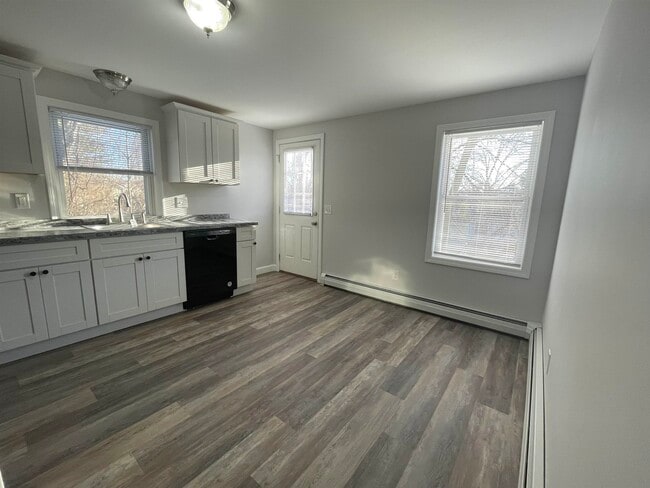 Building Photo - 3 Superior Dr