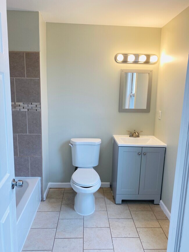 Foto del edificio - 379 Hawthorne Ave