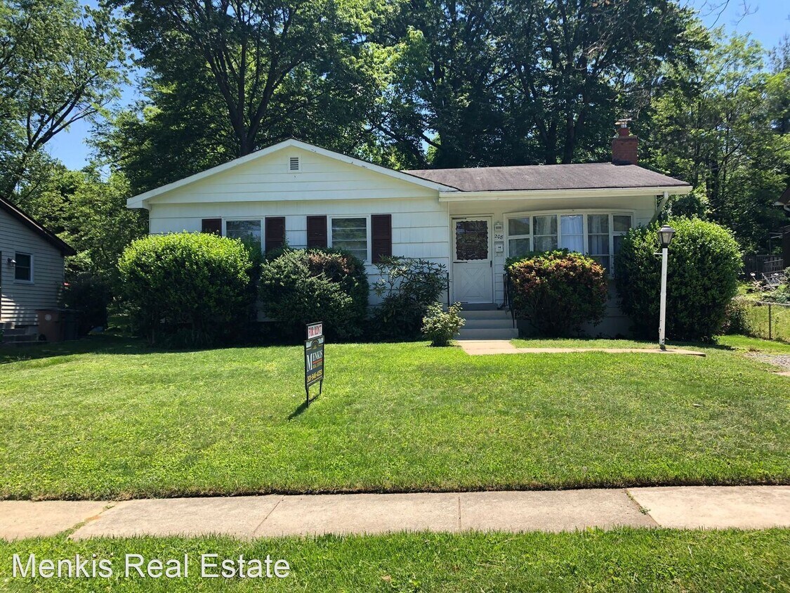 3 br, 1.5 bath House 208 Hardy Place House Rental in Rockville, MD