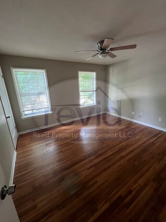 Building Photo - 3414 Carnes Ave