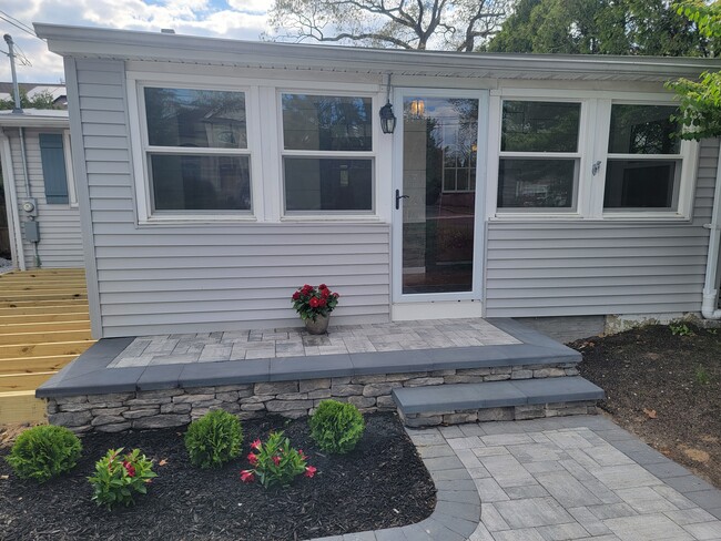 Raised Patio - 218 Chatham Ave