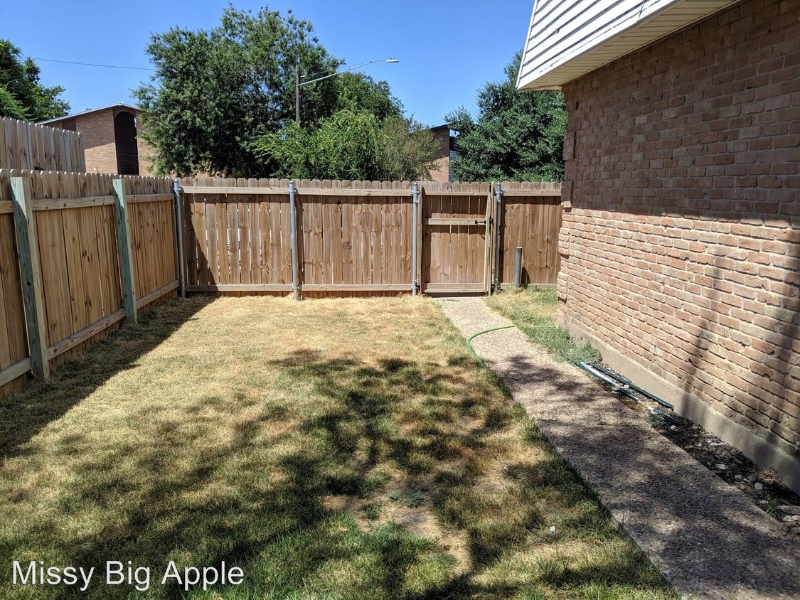 Primary Photo - 2301 Mission Hill Dr
