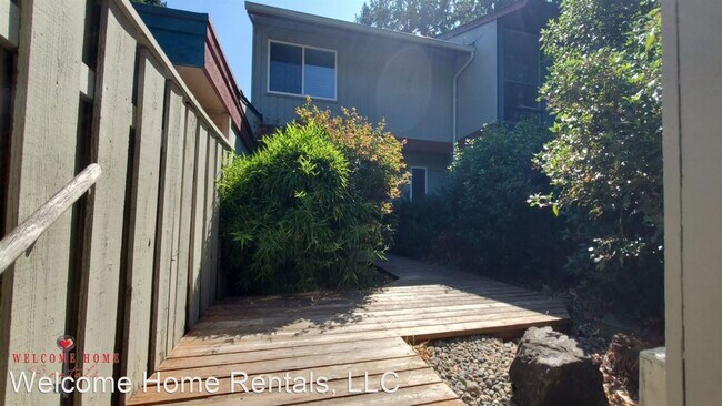 Building Photo - 1708 Evergreen Park Ln SW