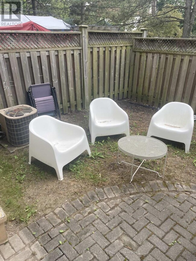 Building Photo - 82 Henderson Dr