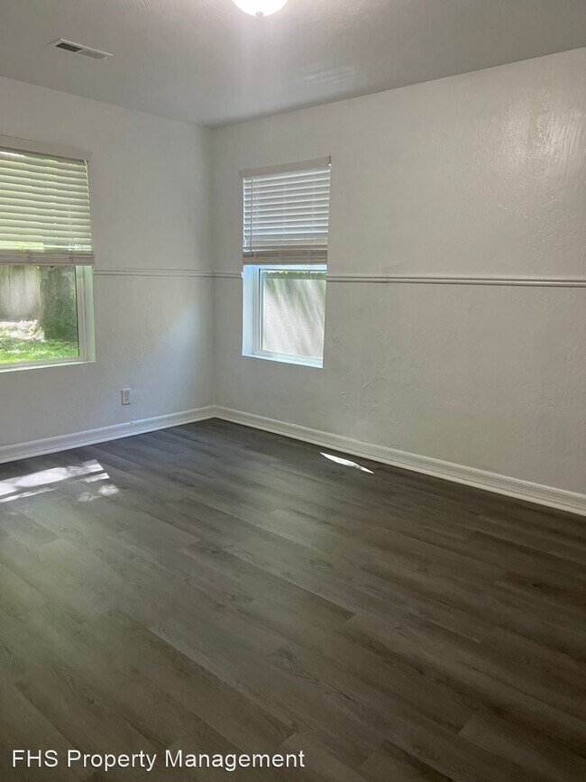 Building Photo - 2 br, 1 bath House - 1876 N BroadwayAve