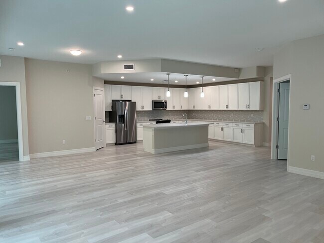 Building Photo - 214 Indies Dr E