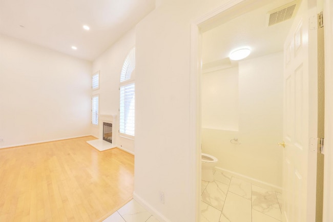 Building Photo - 925 Farrar Ct