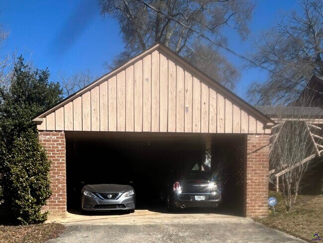 Building Photo - 601 Engram St