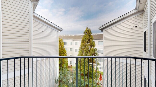 Interior Photo - 20 Lambourne