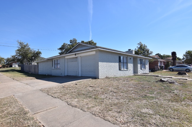 Building Photo - 118 W Hogan Dr
