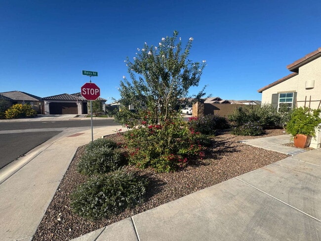 Foto del edificio - 32067 N Wayne Ln
