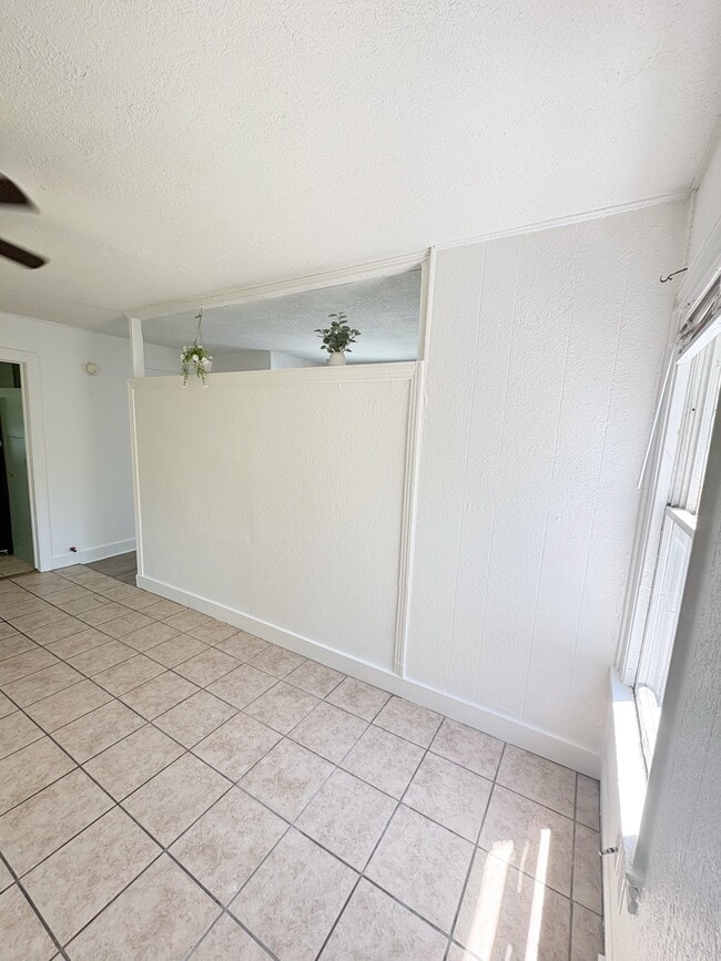 Building Photo - 628 N 36th St