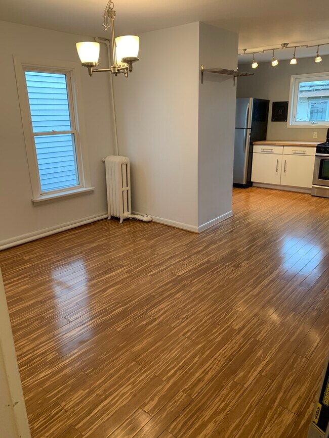 Dining area - 740 Elmwood Ave
