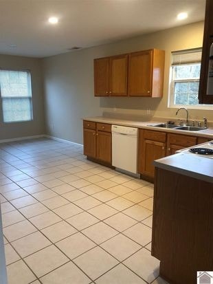 Building Photo - 94 Churchhill, Benton, KY 42025