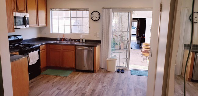 Building Photo - 19250 Hamlin St