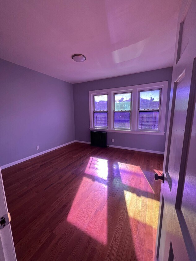 847 E 214th St Unit 2, The Bronx, NY 10467 Room for Rent in The Bronx, NY