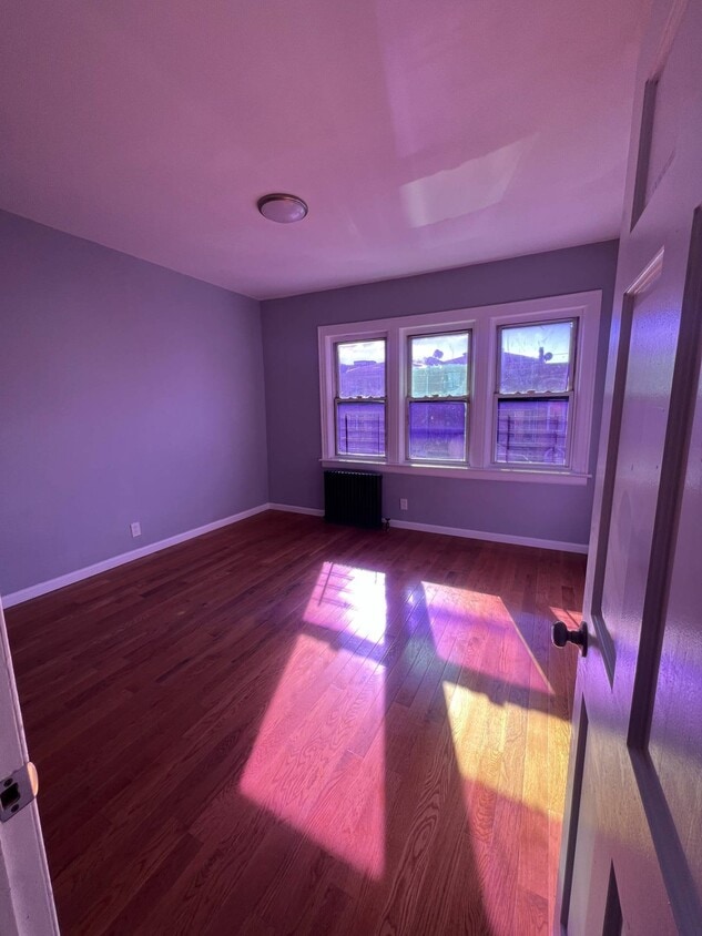 847 E 214th St Unit 2, The Bronx, NY 10467 Room for Rent in The Bronx