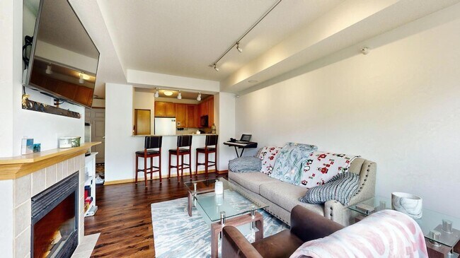 Building Photo - 560 N 2nd St